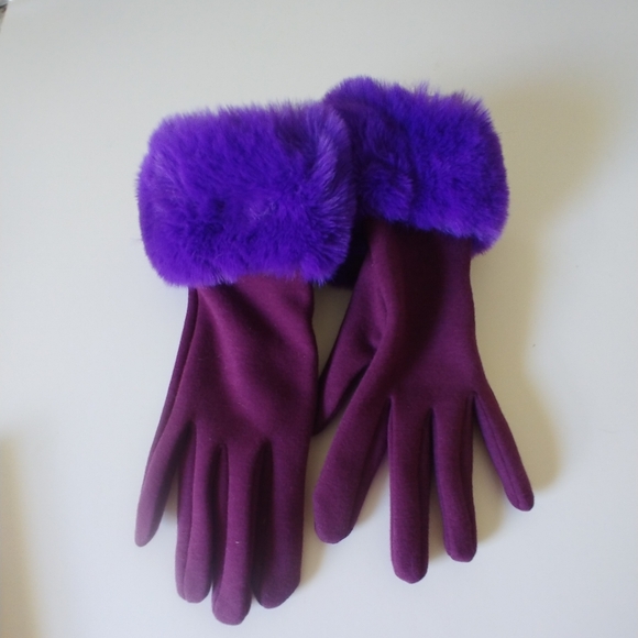 Accessories - Elegant Purple Faux Fur-Trimmed And Faux Swede Gloves